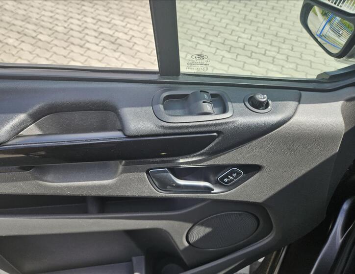 Ford Tourneo Custom 10