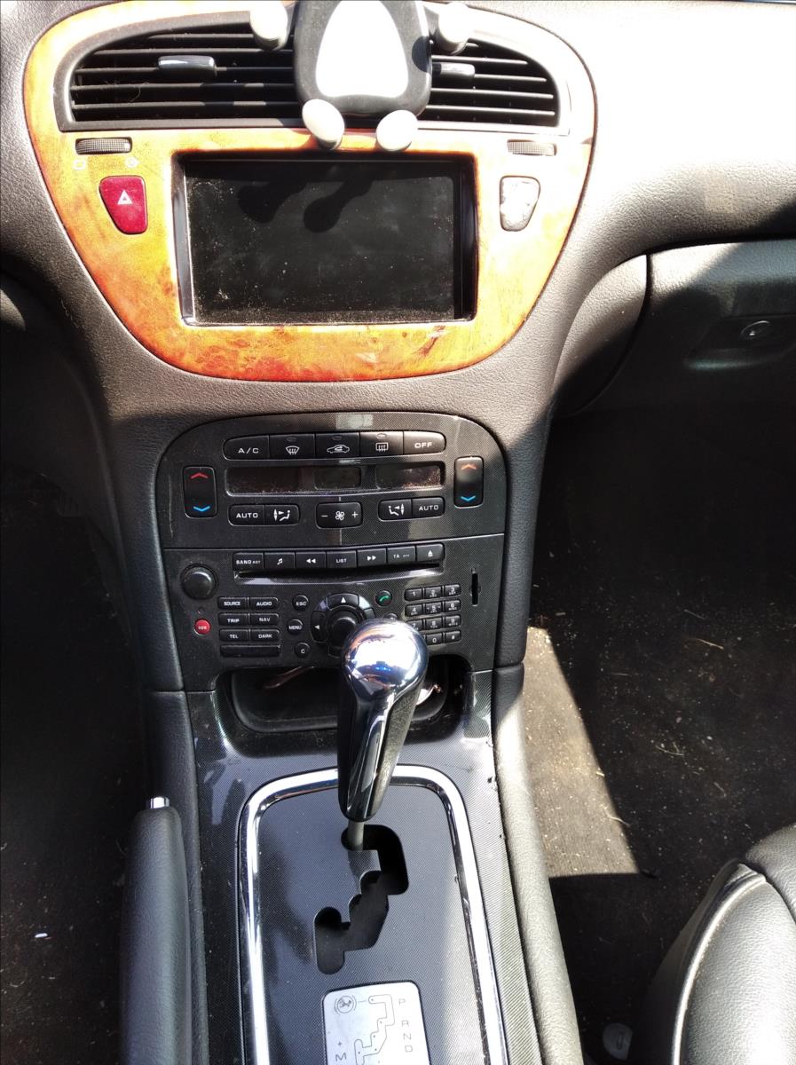 Peugeot 607