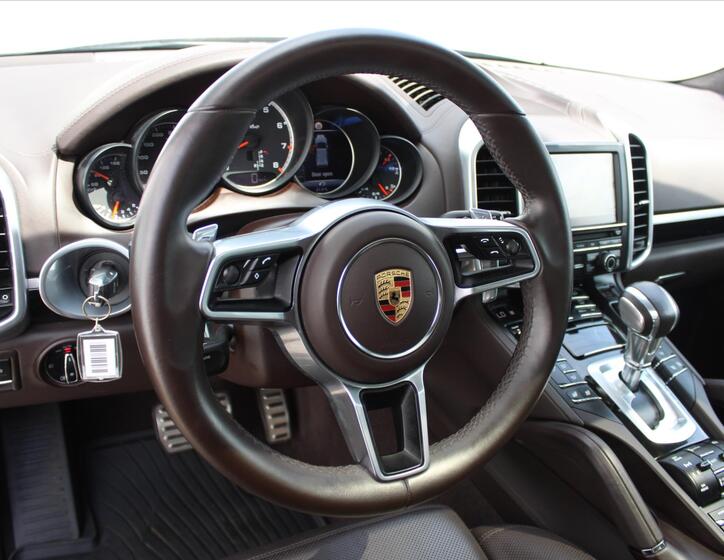 Porsche Cayenne 16