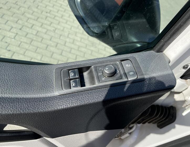 Volkswagen Transporter 12
