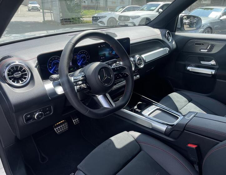Mercedes-Benz EQB 7