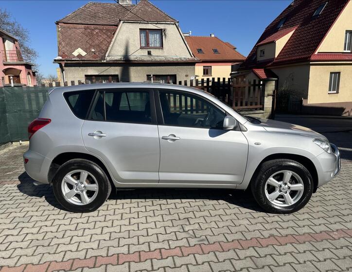 Toyota RAV4 2