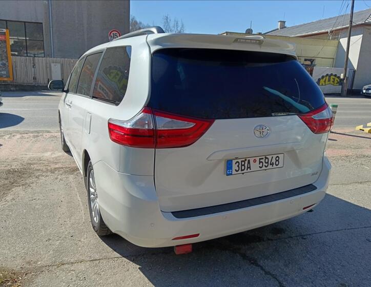 Toyota Sienna 9