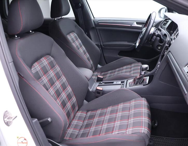 Volkswagen Golf 14