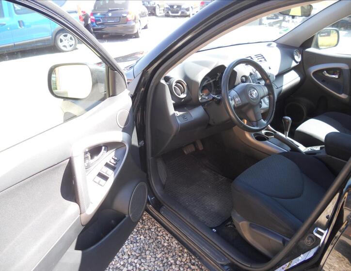 Toyota RAV4 11