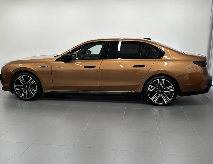 BMW i7 3
