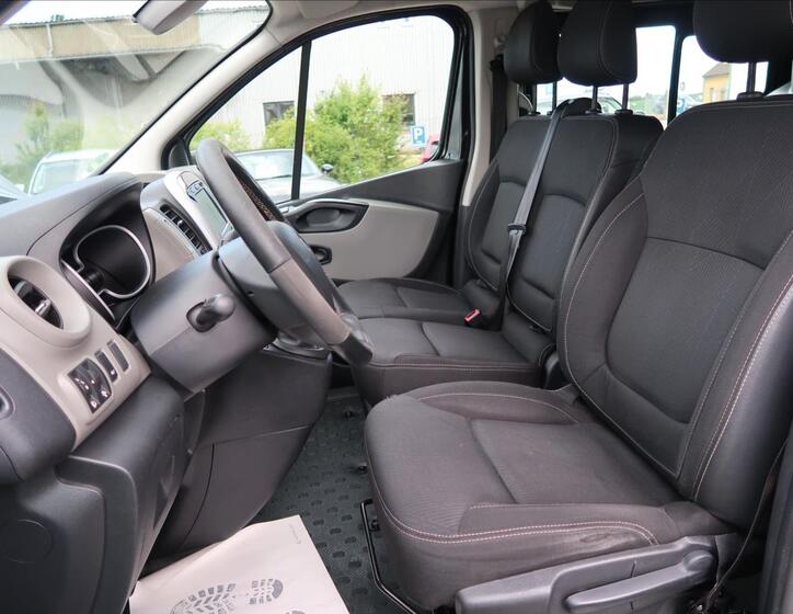 Renault Trafic 10