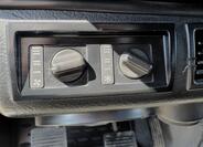 Land Rover Defender 27