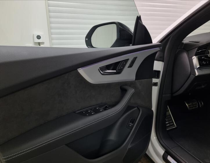 Audi SQ8 13