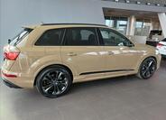Audi Q7 4