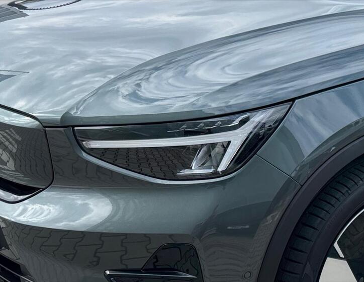 Volvo EX40 5