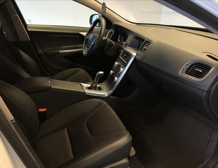 Volvo V60 12