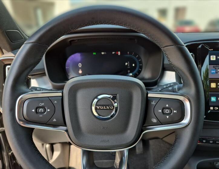 Volvo XC40 8