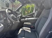 Nissan Interstar 5