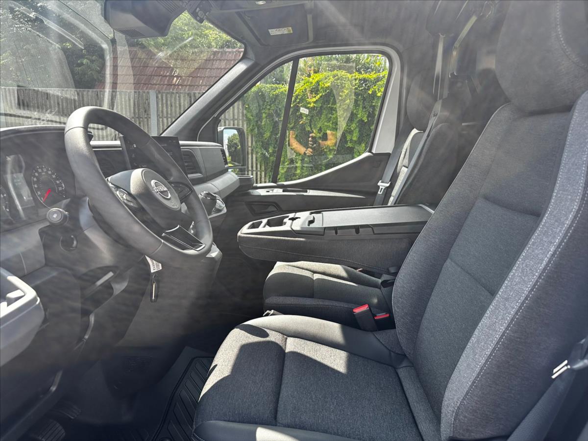 Nissan Interstar