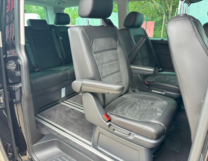 Volkswagen Multivan 14