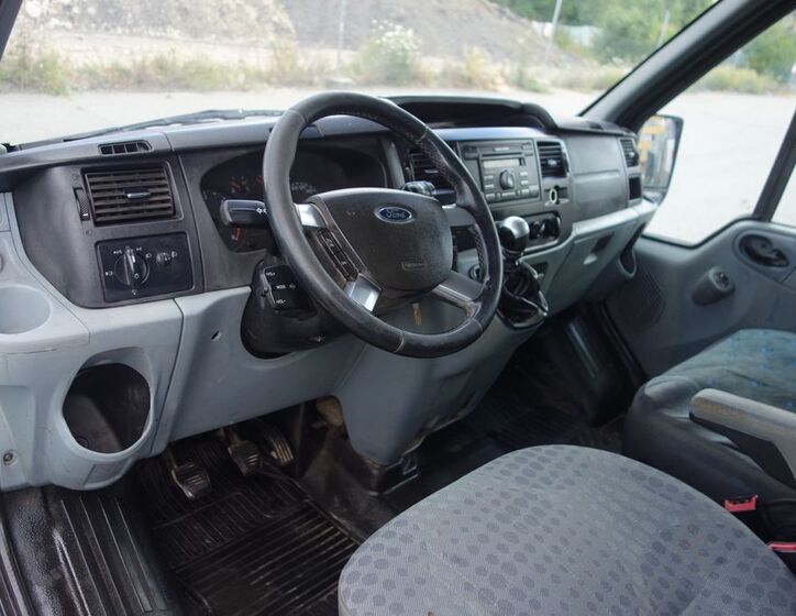Ford Transit 9