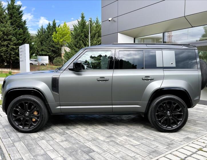 Land Rover Defender 2