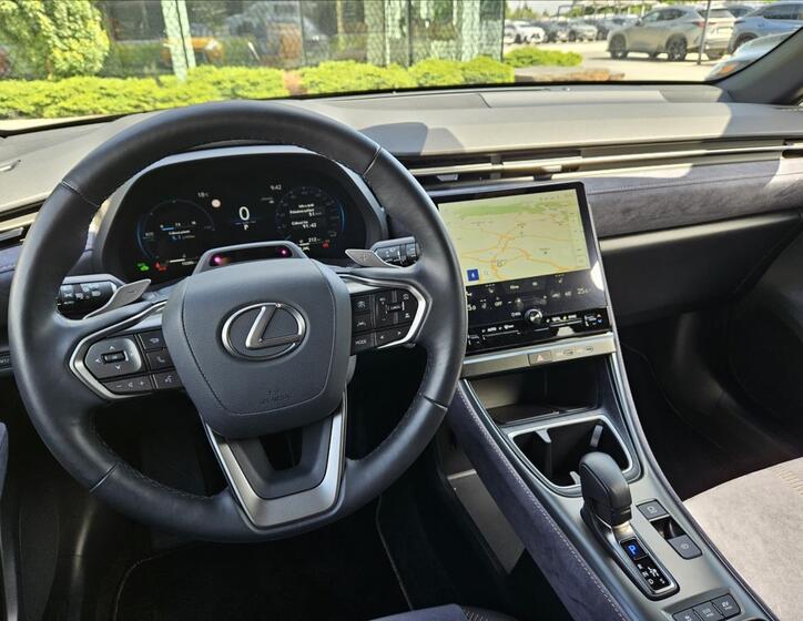 Lexus LBX 22