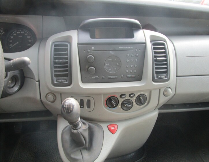 Opel Vivaro 9