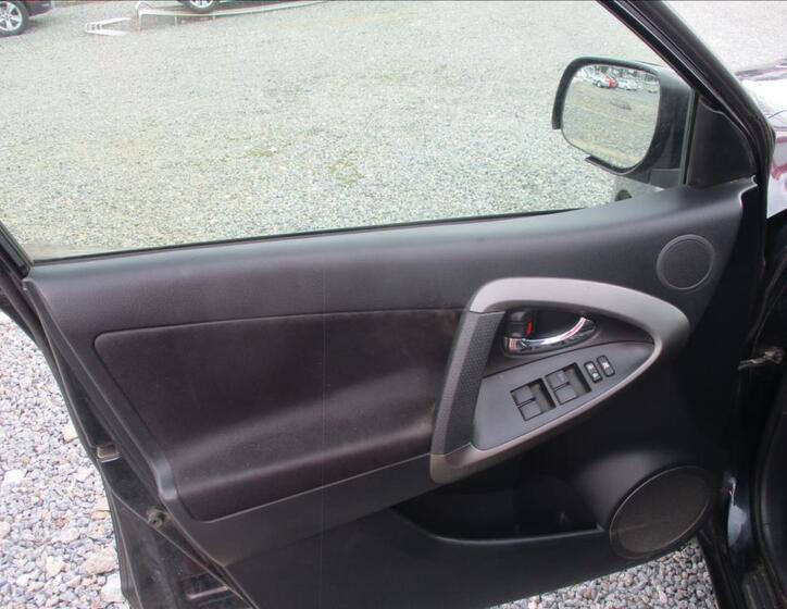 Toyota RAV4 12