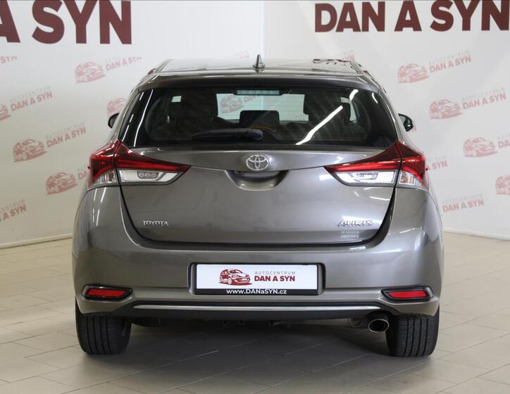 Toyota Auris 5
