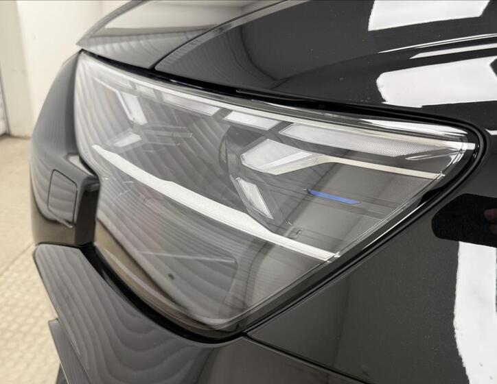 Audi Q8 44