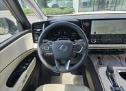Lexus LM 350h 9