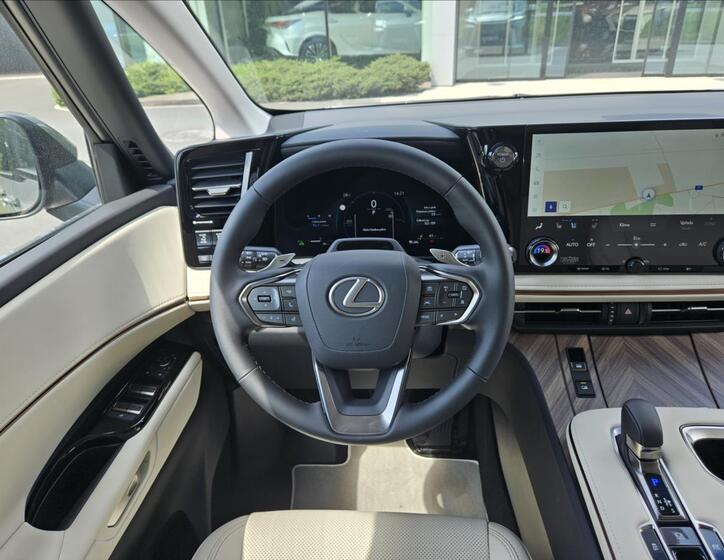 Lexus LM 350h 9