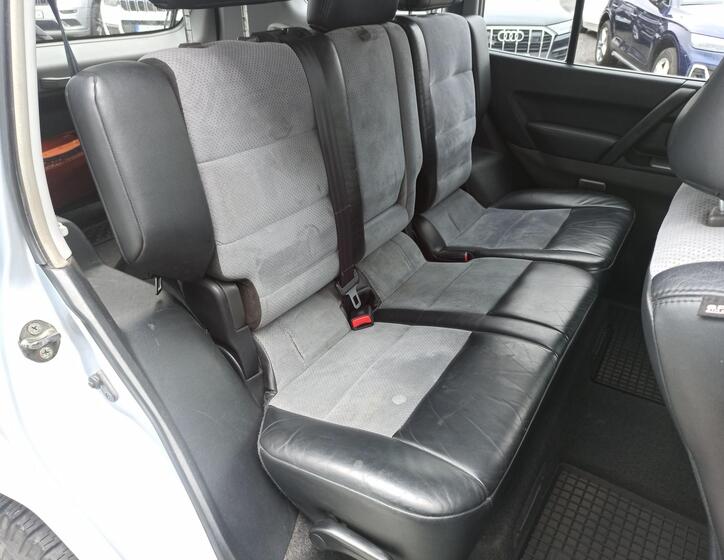 Mitsubishi Pajero 11