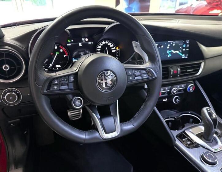 Alfa Romeo Giulia 17