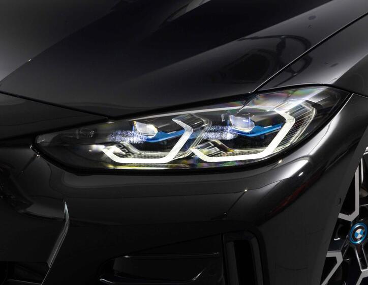 BMW i4 8