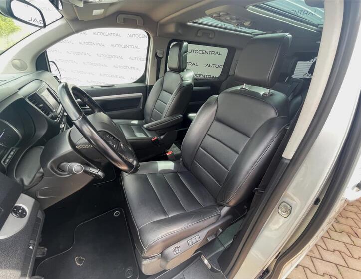 Peugeot Traveller 11