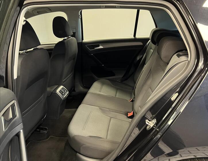 Volkswagen Golf 9