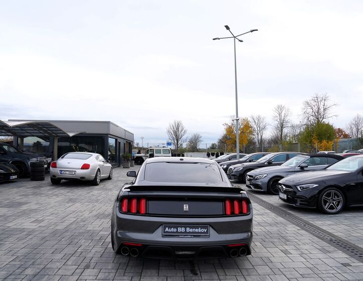 Ford Mustang 5