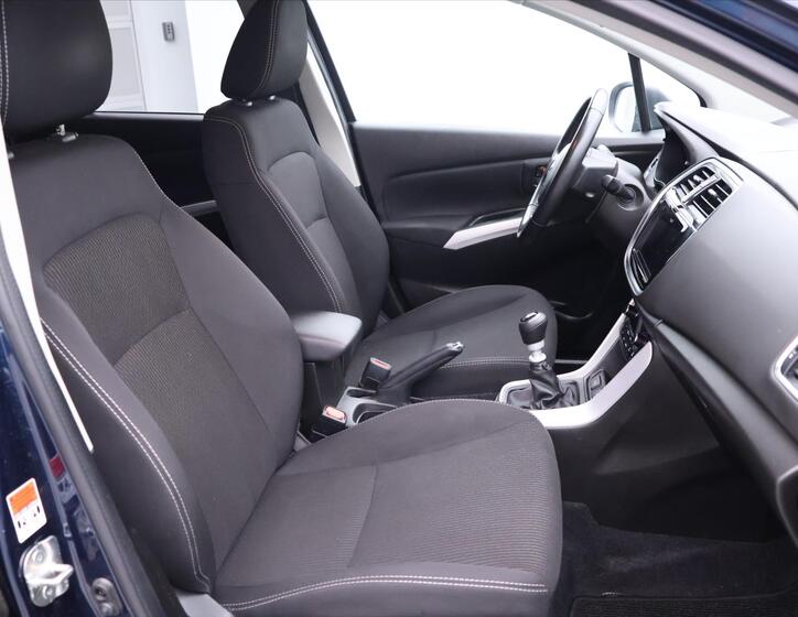 Suzuki SX4 S-Cross 13