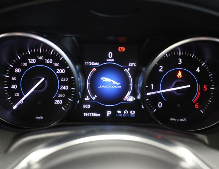 Jaguar XF 22
