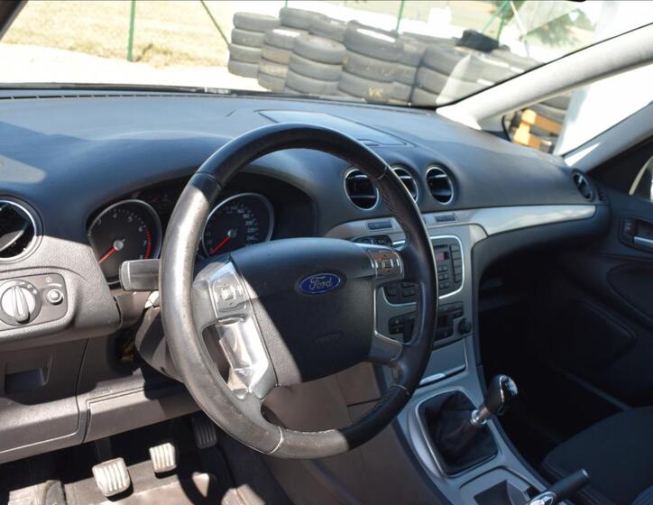 Ford Galaxy 16