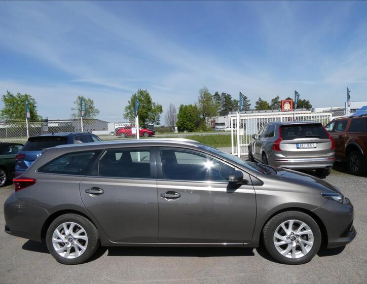 Toyota Auris 12