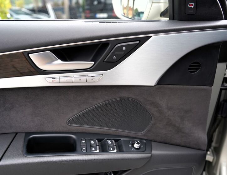 Audi A8 15