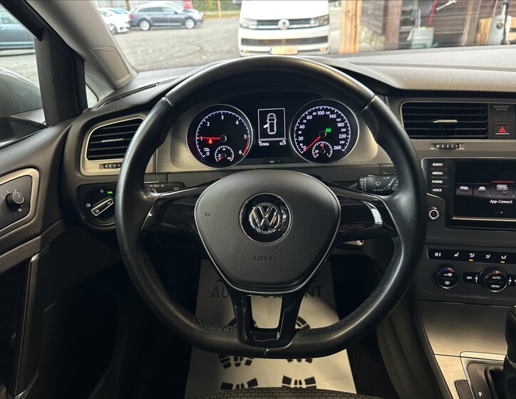 Volkswagen Golf 11