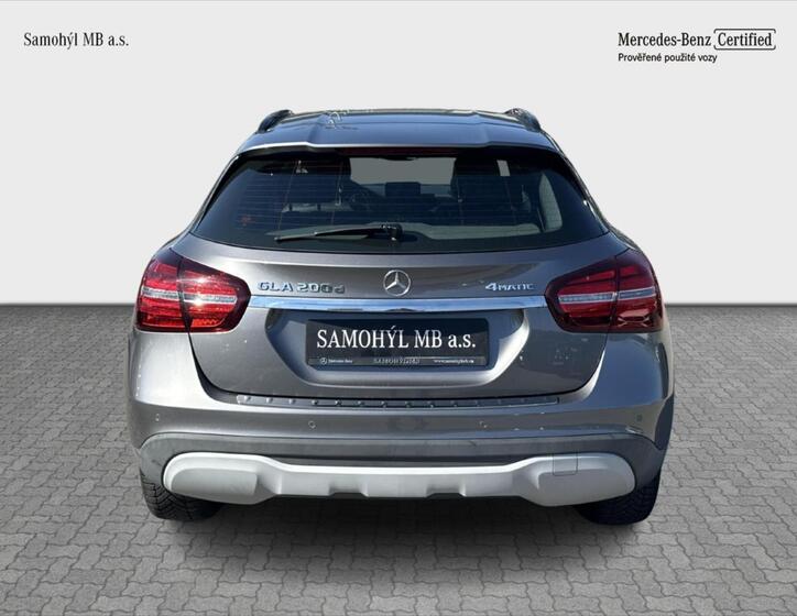 Mercedes-Benz GLA 4