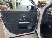 Mercedes-Benz EQB 9