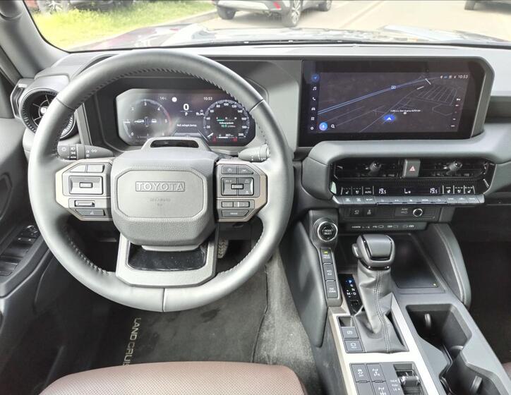 Toyota Land Cruiser 7