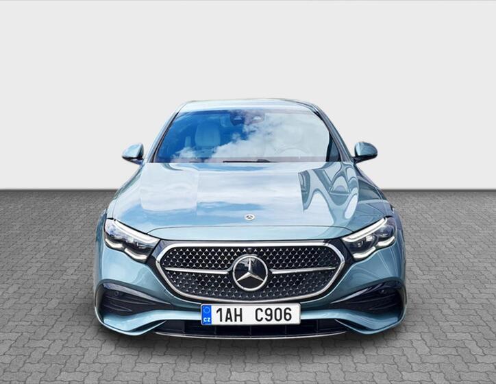 Mercedes-Benz Třídy E 8