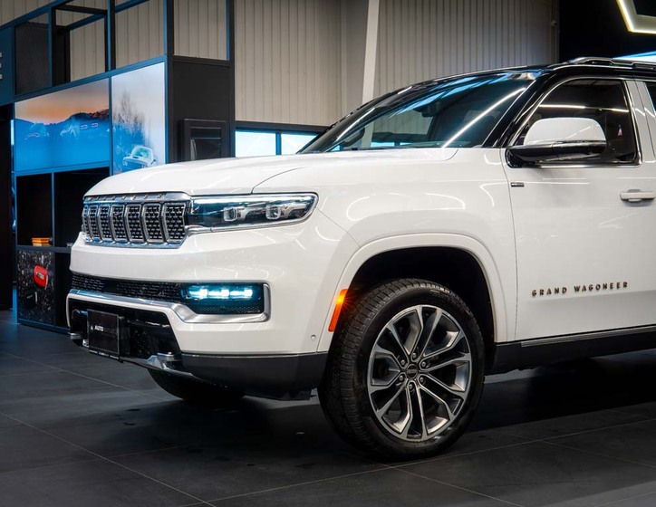 Jeep Grand Wagoneer 15