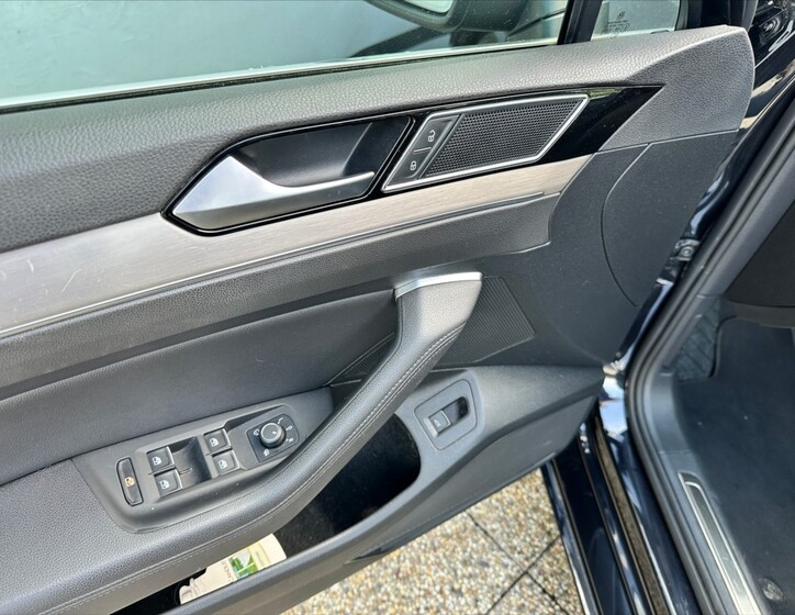 Volkswagen Passat 9