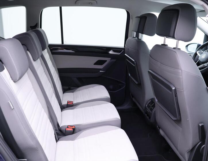 Volkswagen Touran 13