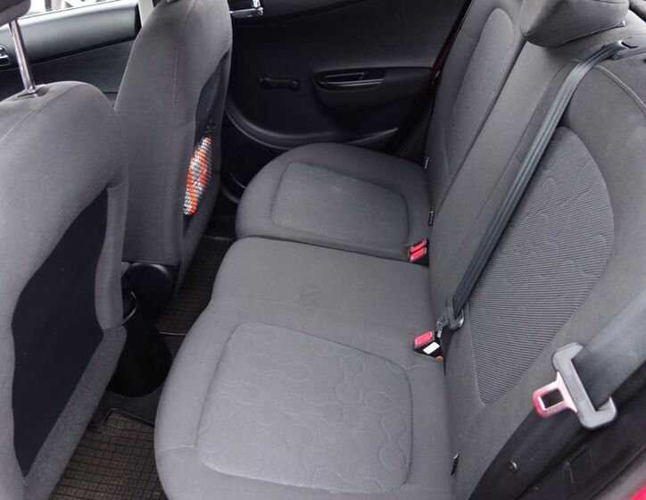 Hyundai i20 16