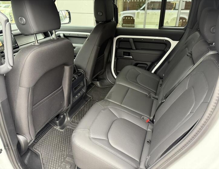Land Rover Defender 15